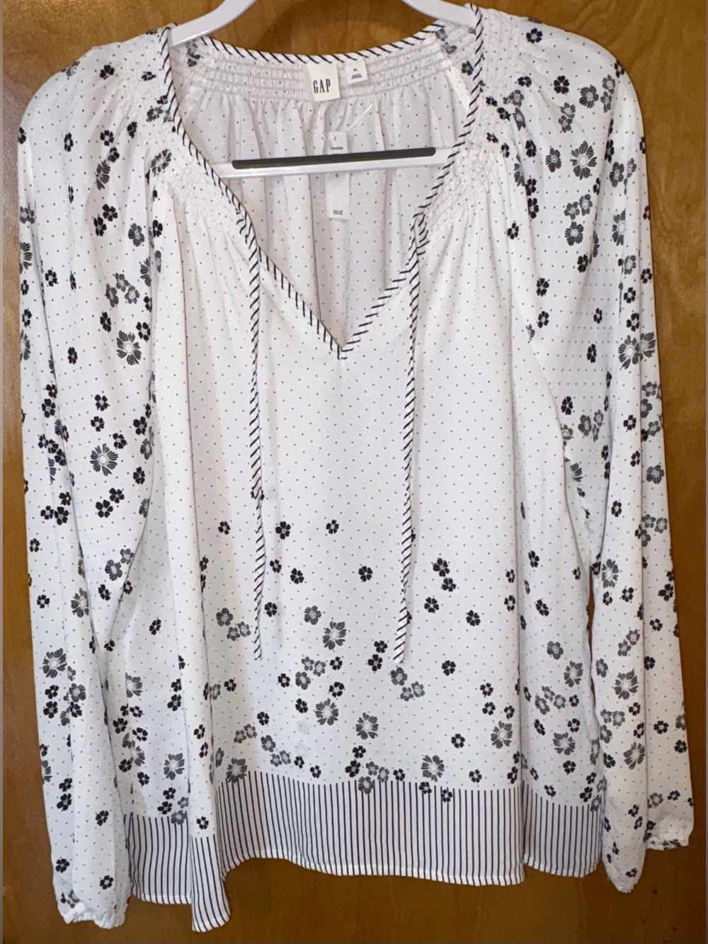 Gap black/white floral & polka dot chiffon puff sleeve tie neck blouse Size XL